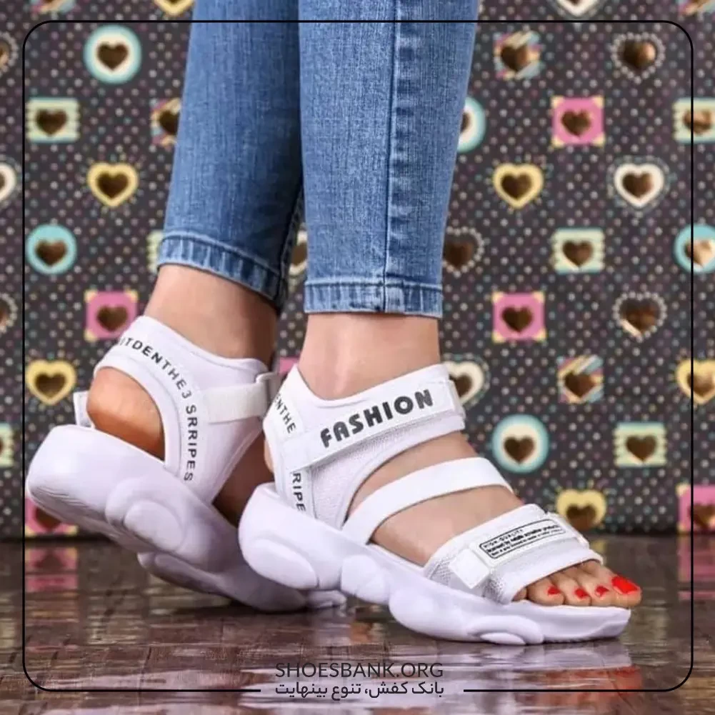 Sporty-slippers-with-laces
