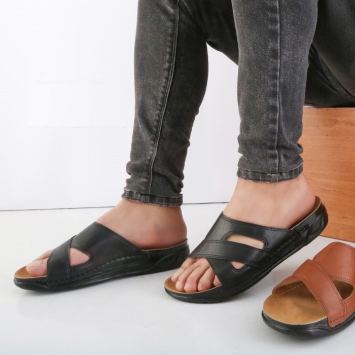 دمپایی چرم مصنوعی مردانه آوین مدل دوزیگزال 051