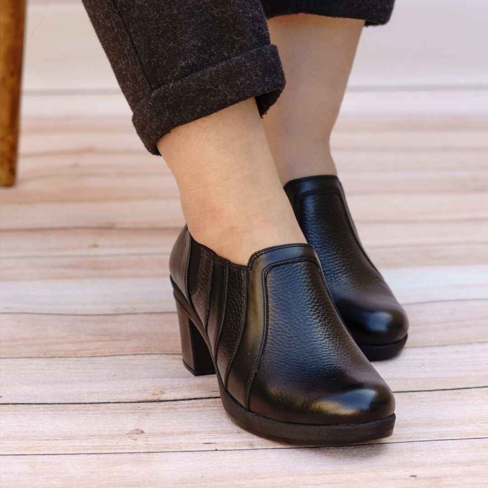 کفش چرم طبی زنانه روشن مدل mount کد 01